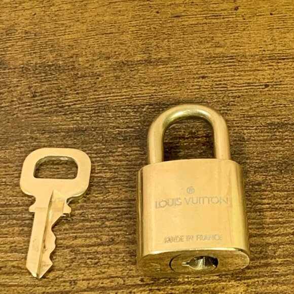 Louis Vuitton Lock and Key - Picture 4 of 6